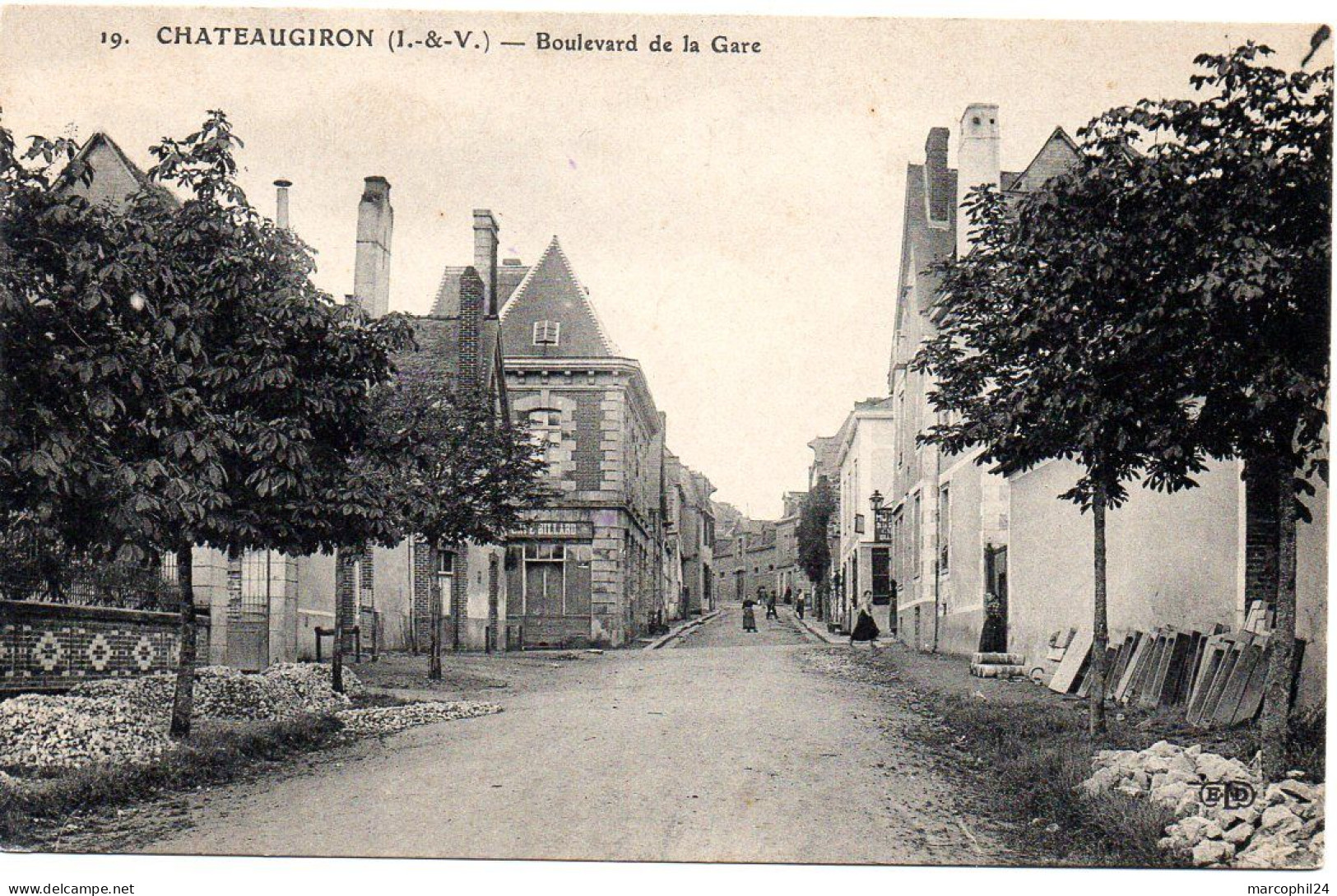 ILLE & VILAINE - Dépt N° 35 = CHATEAUGIRON = CPA NEUVE N° 19 = BOULEVARD De La GARE + CAFE BILLARD - Châteaugiron