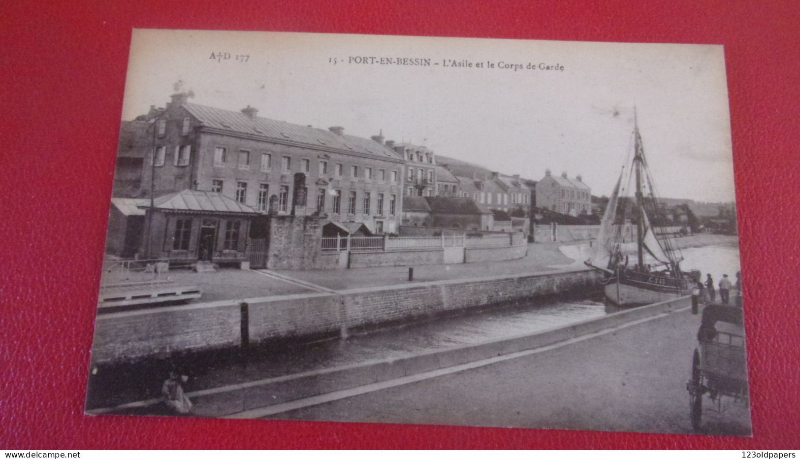 14 PORT EN BESSIN L  ASILE ET LEE CORPS DE GARDE - Port-en-Bessin-Huppain