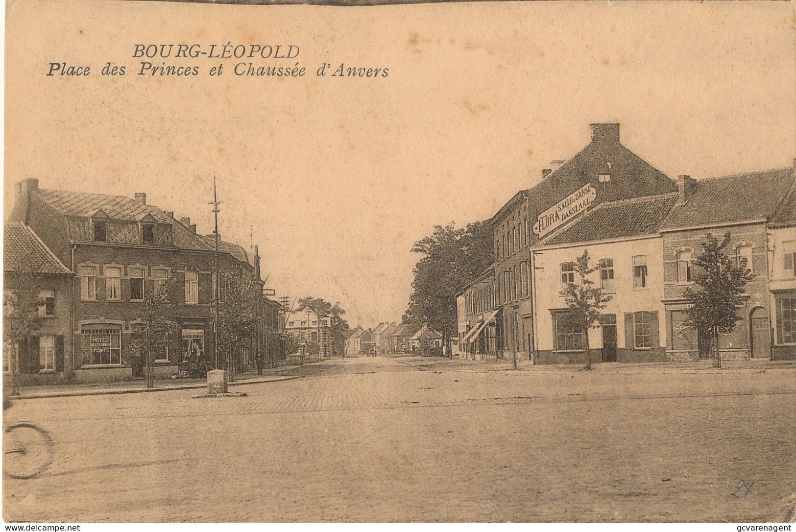 LEOPOLDSBURG  PLACE DES PRINCES ET CHAUSSEE D'ANVERS        2 SCANS - Leopoldsburg