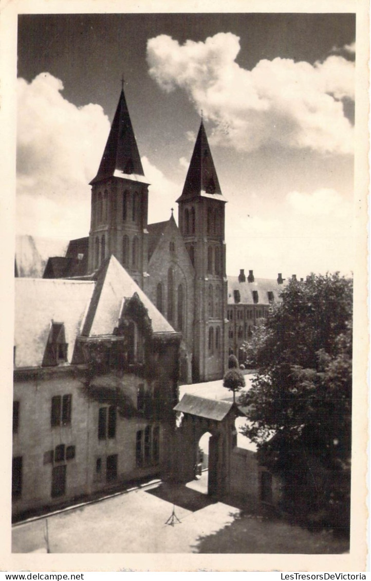 BELGIQUE - Abbaye De Maredsous - Eglise Et Vue De L'Ecole Abbatiale - Carte Postale Ancienne - Anhee