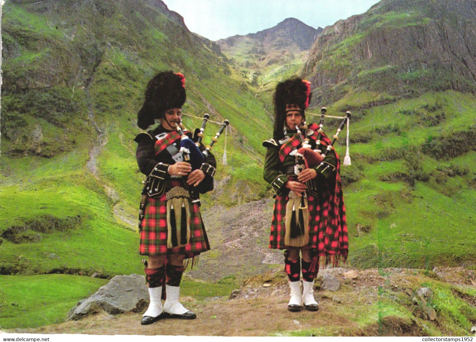 TRADITIONAL SCOTTISH AIRS, HIGHLANDS, POSTCARD, PIPERS PLAYING - Europe