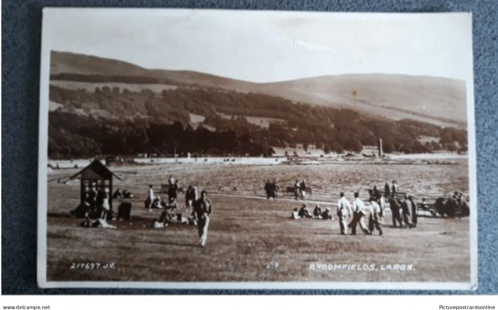 LARGS BROOMFIELDS OLD R/P POSTCARD SCOTLAND - Ayrshire