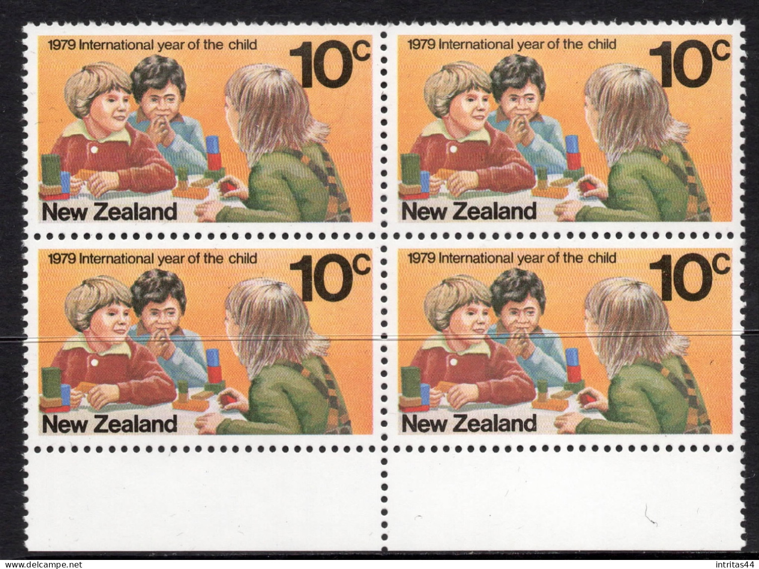 NEW ZEALAND 1979 I.Y.C. 10c "CHILDREN" SELVEDGE BLOCK OF (4)  MNH - Hojas Bloque