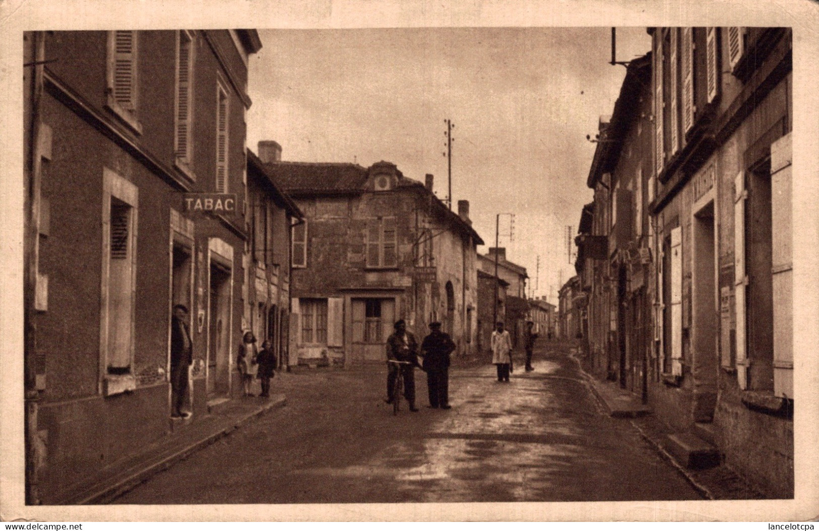 86 - MONTS SUR GUESNES / LA RUE SAINT AVERTIN - Monts Sur Guesnes