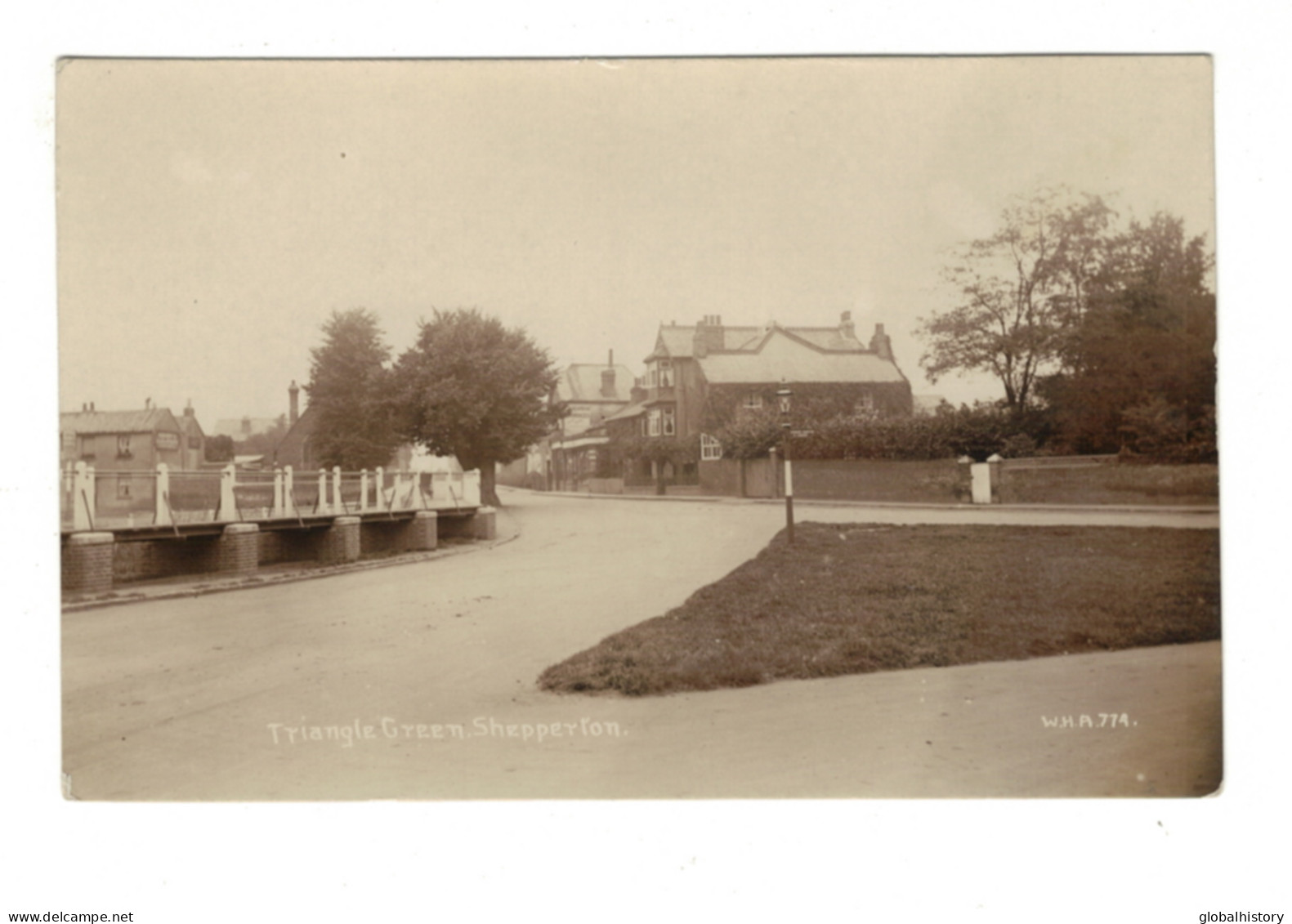 DH1548 - SURREY - TRIANGLE GREEN - SHEPPERTON - Surrey