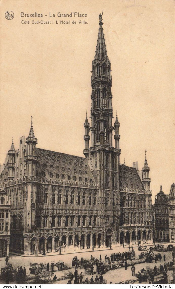 BELGIQUE - Bruxelles - La Grand'Place - Côté Sud Ouest: L'Hôtel De Ville - Carte Postale Ancienne - Plazas