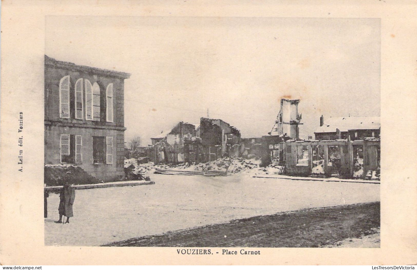 CPA - France - 08 - VOUZIERS - Place Carnot  Bombardée - Guerre 1914 - MILITARIA - Vouziers