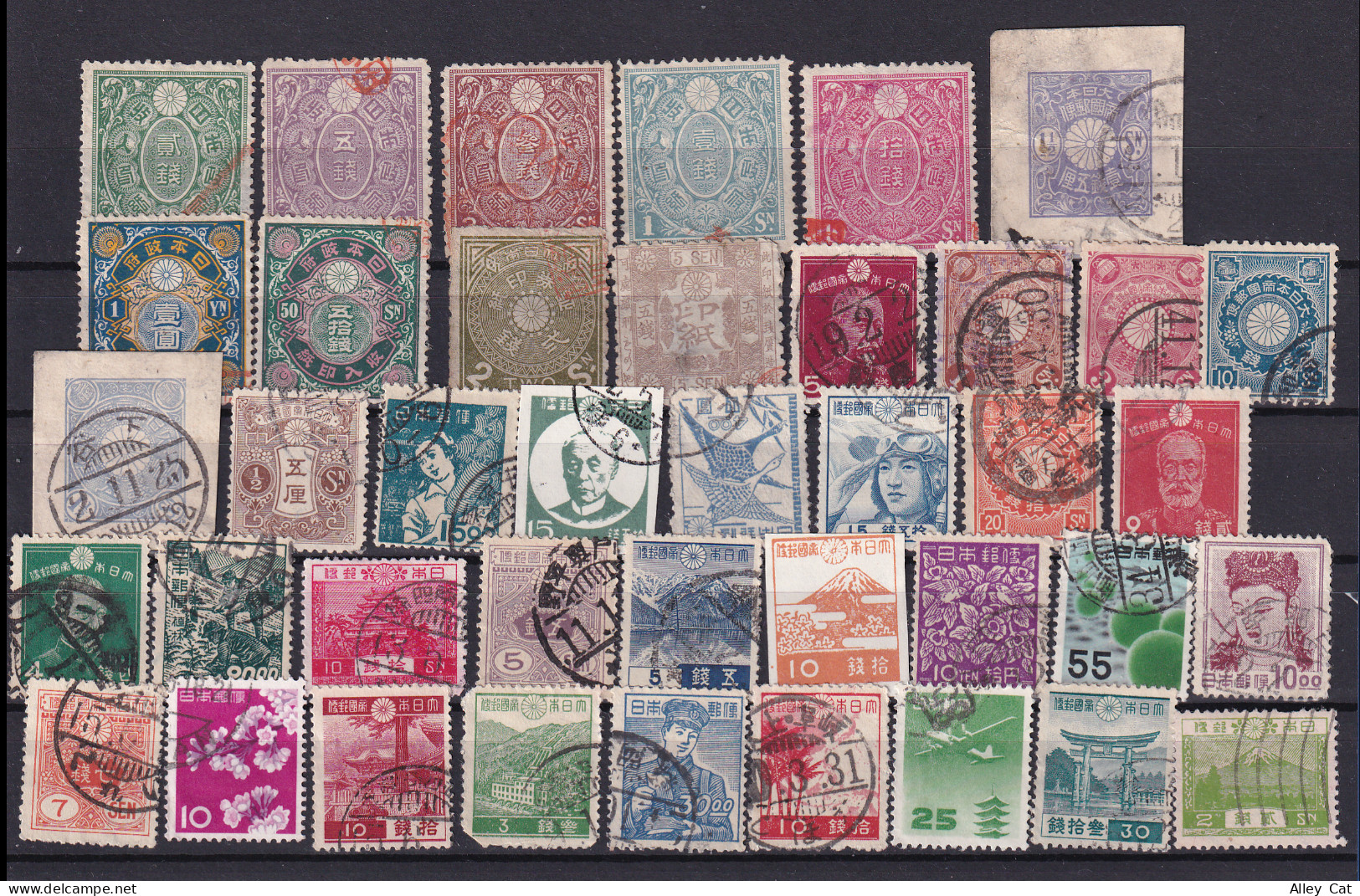 JAPAN- A Collection Of Unchecked Used Postage And Revenue Stamps From Japan - Colecciones & Series