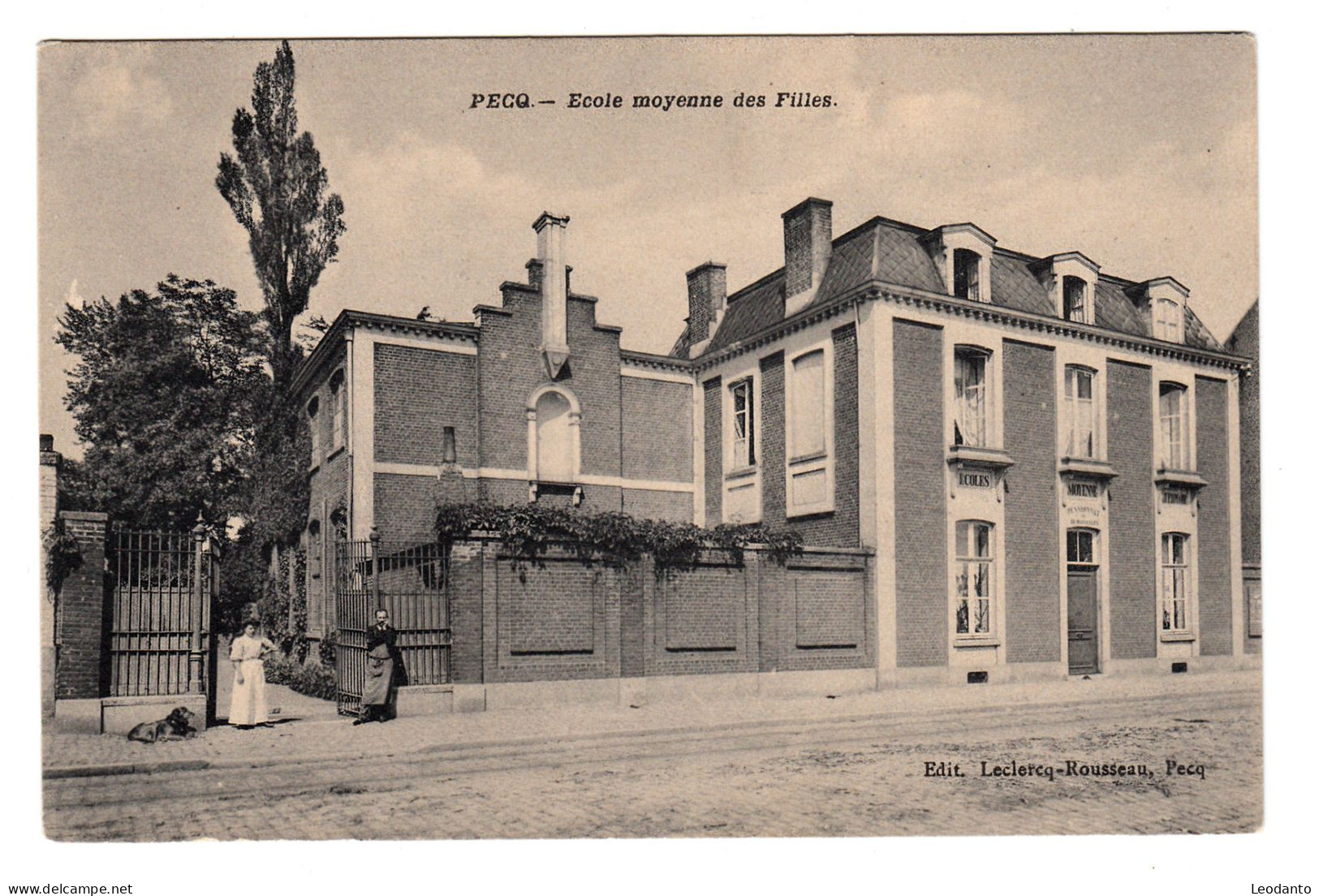 PECQ - école Moyenne Des Filles Rue De Courtrai - Pecq