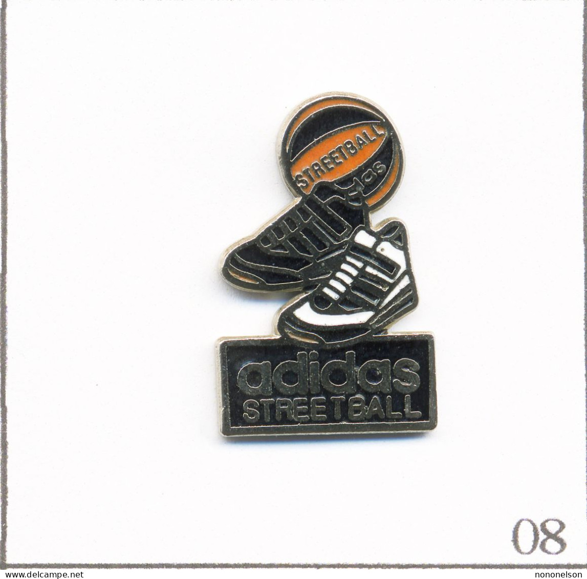 Pin's Sport - Basket / Streetball - Sponsor “Adidas“ Avec Basket Et Ballon. Non Est. EGF. T991-08 - Basketball