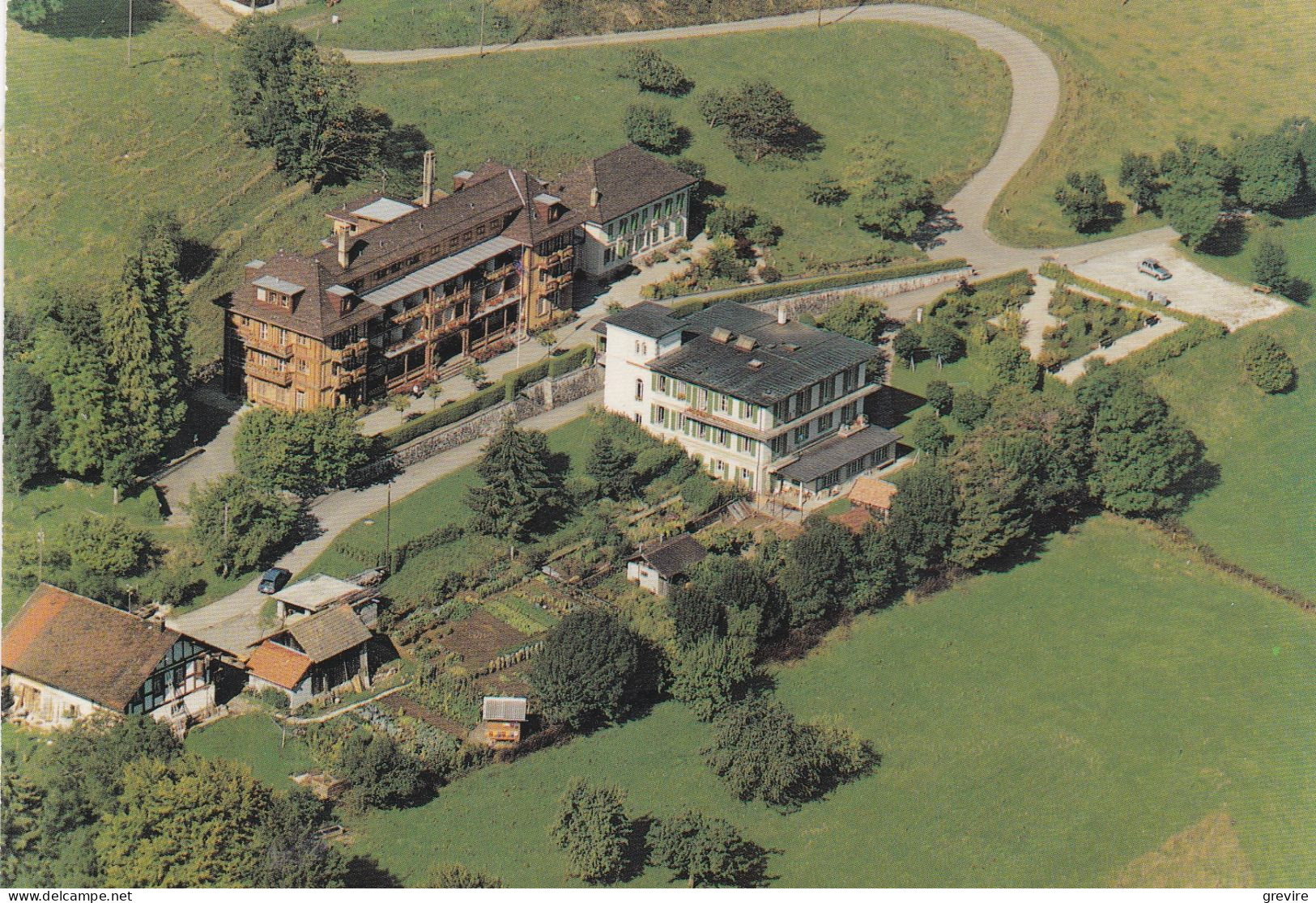 Le Pâquier. Foyer De Montbarry. Maison De Retraite Et Dépendances. Vue Aérienne, Format 10 X 15 - Le Pâquier