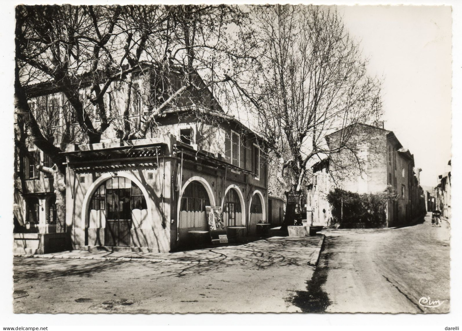 CP 83 - La Roquebrussanne L'Hotel De La Loube Et La Grand'rue - La Roquebrussanne