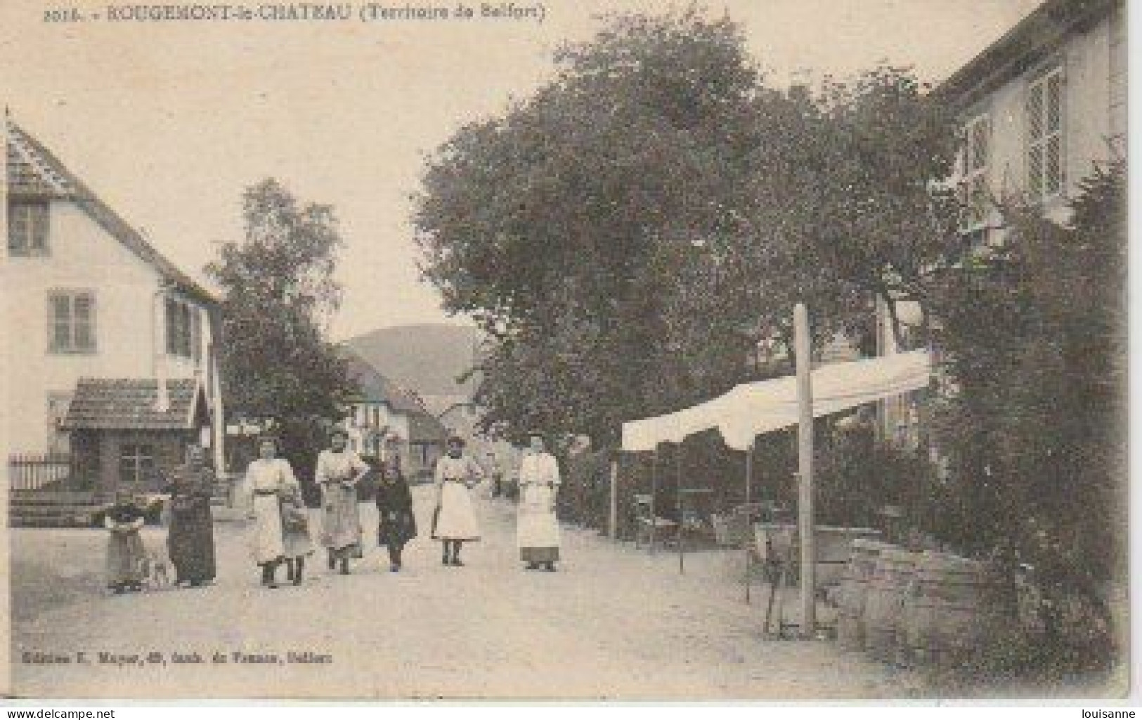 ROUGEMONT - LE - CHATEAU  ( 90 )  UNE  RUE  AVEC  ANIMATION  -C P A  ( 23  / 8 / 72  ) - Rougemont-le-Château