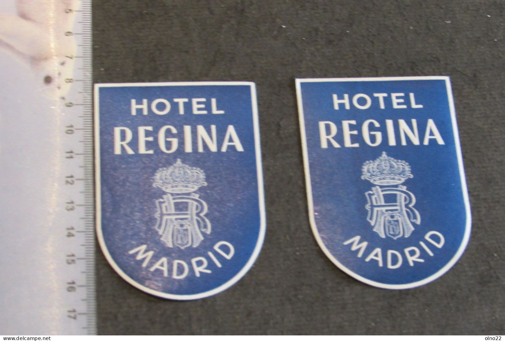 MADRID - HOTEL REGINA - 2 ETIQUETTES - Etiquettes D'hotels