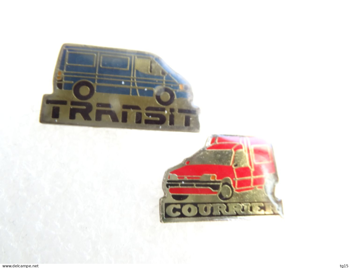 PIN'S    LOT 2   FORD   TRANSIT ET  COURRIER - Ford