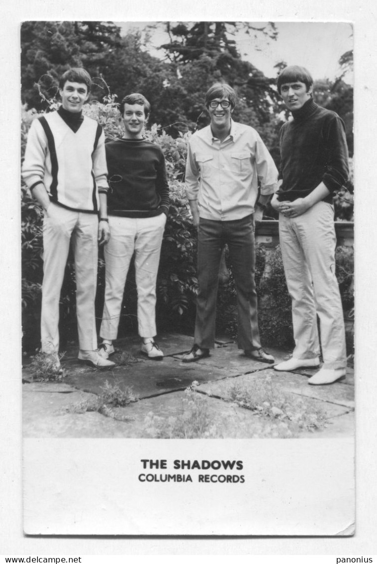 THE SHADOWS ROCK GROUP ENGLAND ORIGINAL HAND SIGNED AUTOGRAPH - Autographs