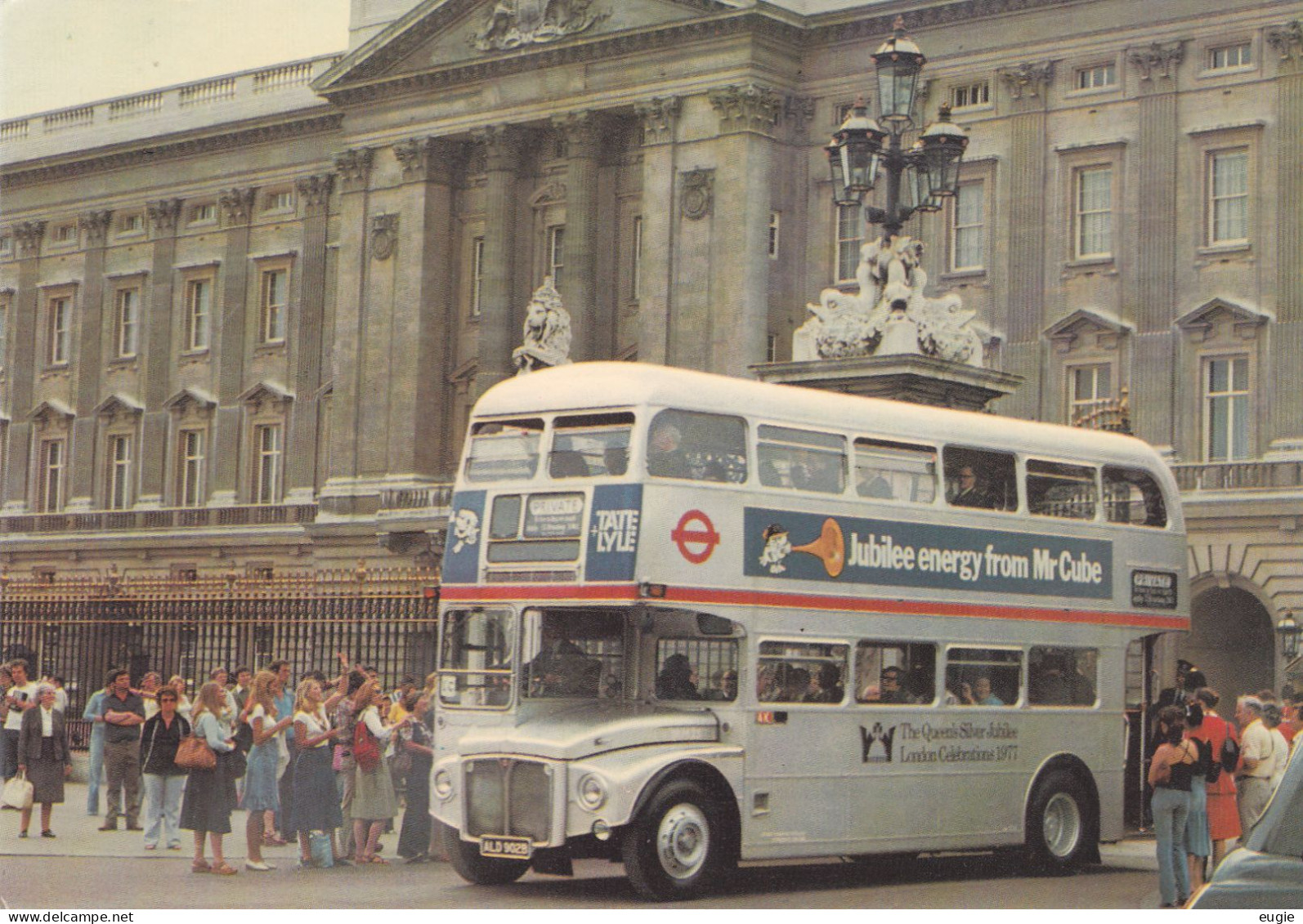 2369/ Buckingham Palace 1977, 25 RM Type Buses - Bus & Autocars