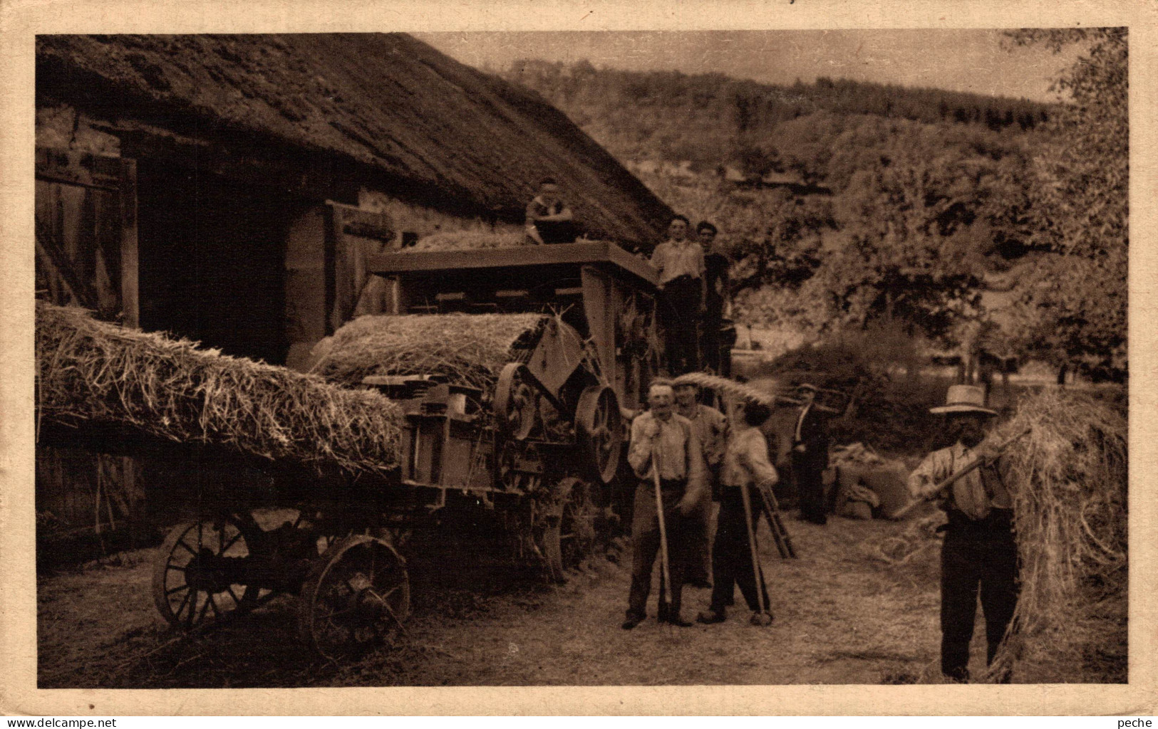 N°108634 -cpa En Morvan  -le Battage - - Tractors