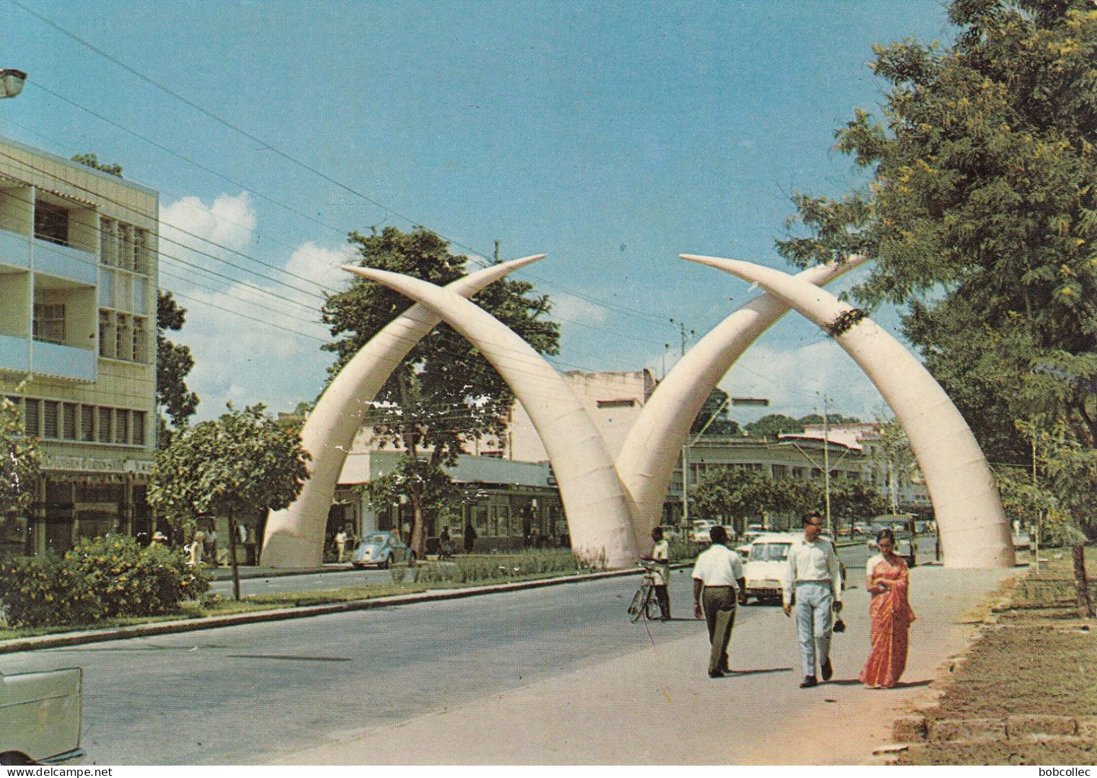 MONBASA (Kenya): Giant Tusks - Gateway To East Africa - Kenya