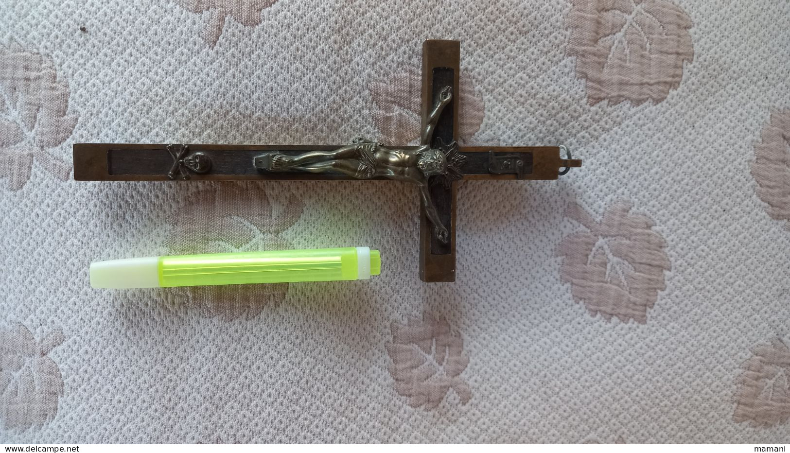 Z 32 -crucifix Poids 277g Et Gobelet De Lourdes - Art Religieux