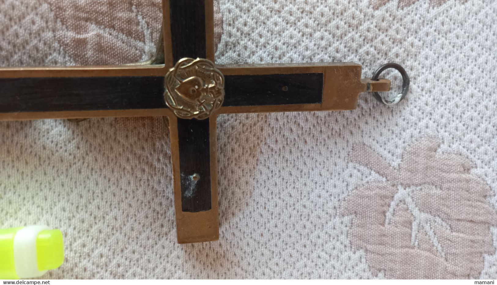 Z 32 -crucifix Poids 277g Et Gobelet De Lourdes - Art Religieux