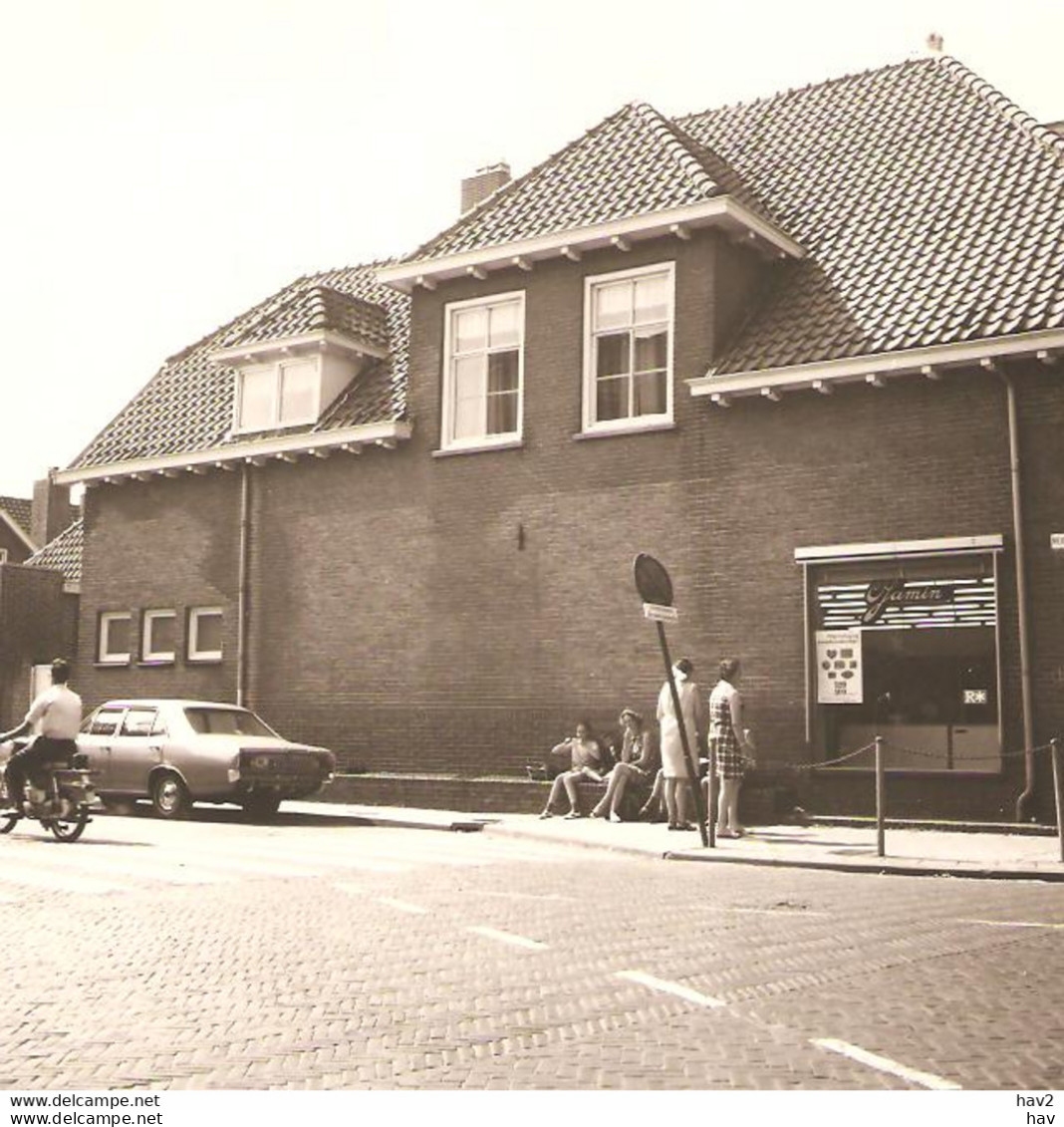 Laren Brink 30, Zijkant Pand Jamin 1969 JAM753 - Laren (NH)