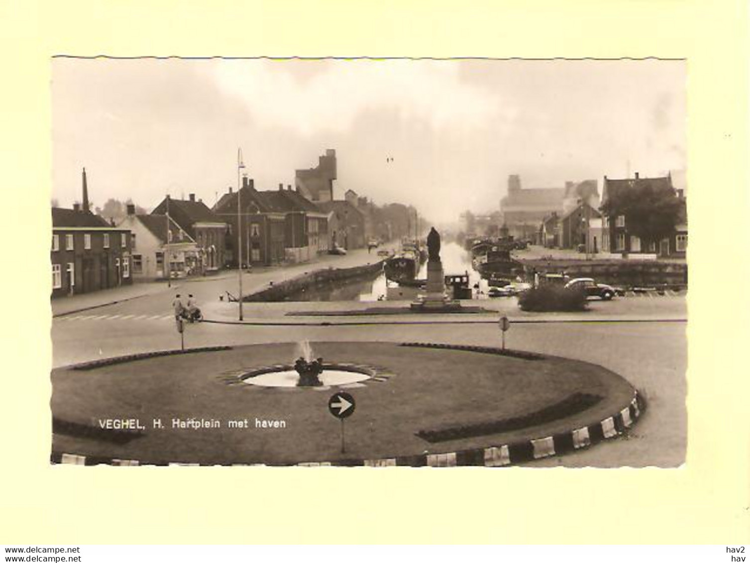 Veghel Heilig Hartplein Met Haven RY30190 - Veghel