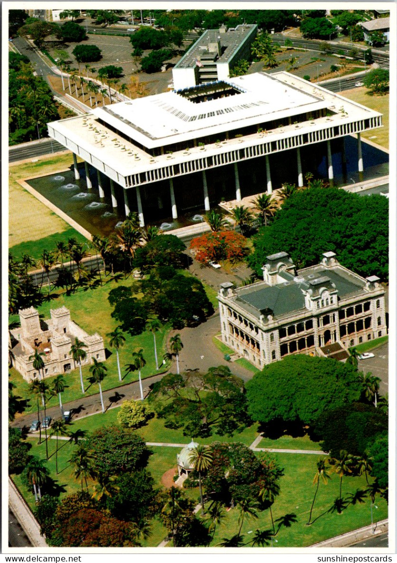 Hawaii Honolulu Iolani Palace With State Capitol Building In The Rear - Honolulu