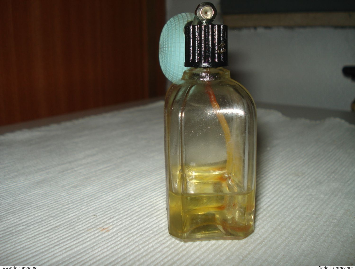 O10 / Flacon " Yardley Lavender Oil " For The Hair . Entamé  Avec Vaporisateur - Femme