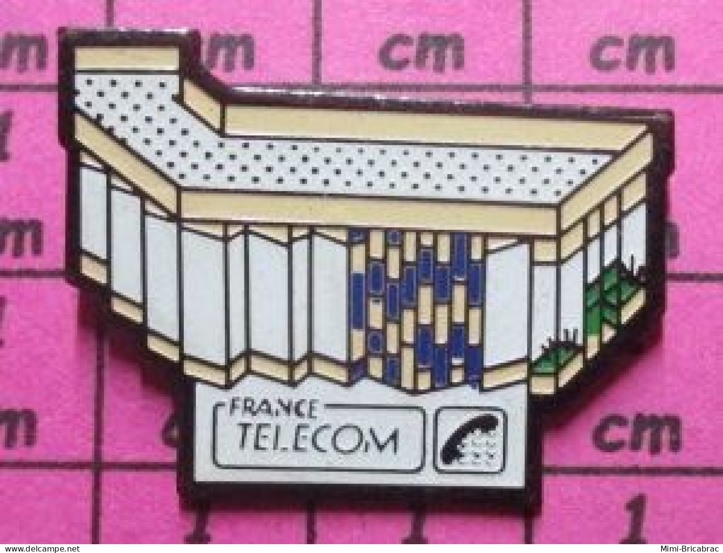 313c Pin's Pins / Beau Et Rare / FRANCE TELECOM / BATIMENT ULTRA-MODERNE EN 1992 - France Telecom