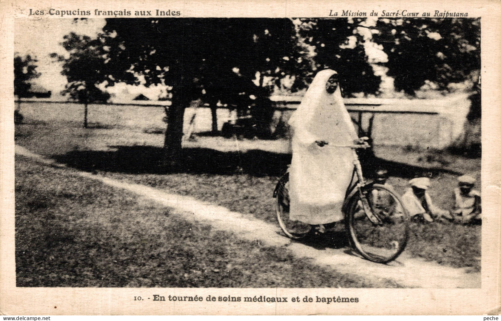 N°108693 -cpa Les Capucins Français Aux Indes -soins Médicaux- - Missions