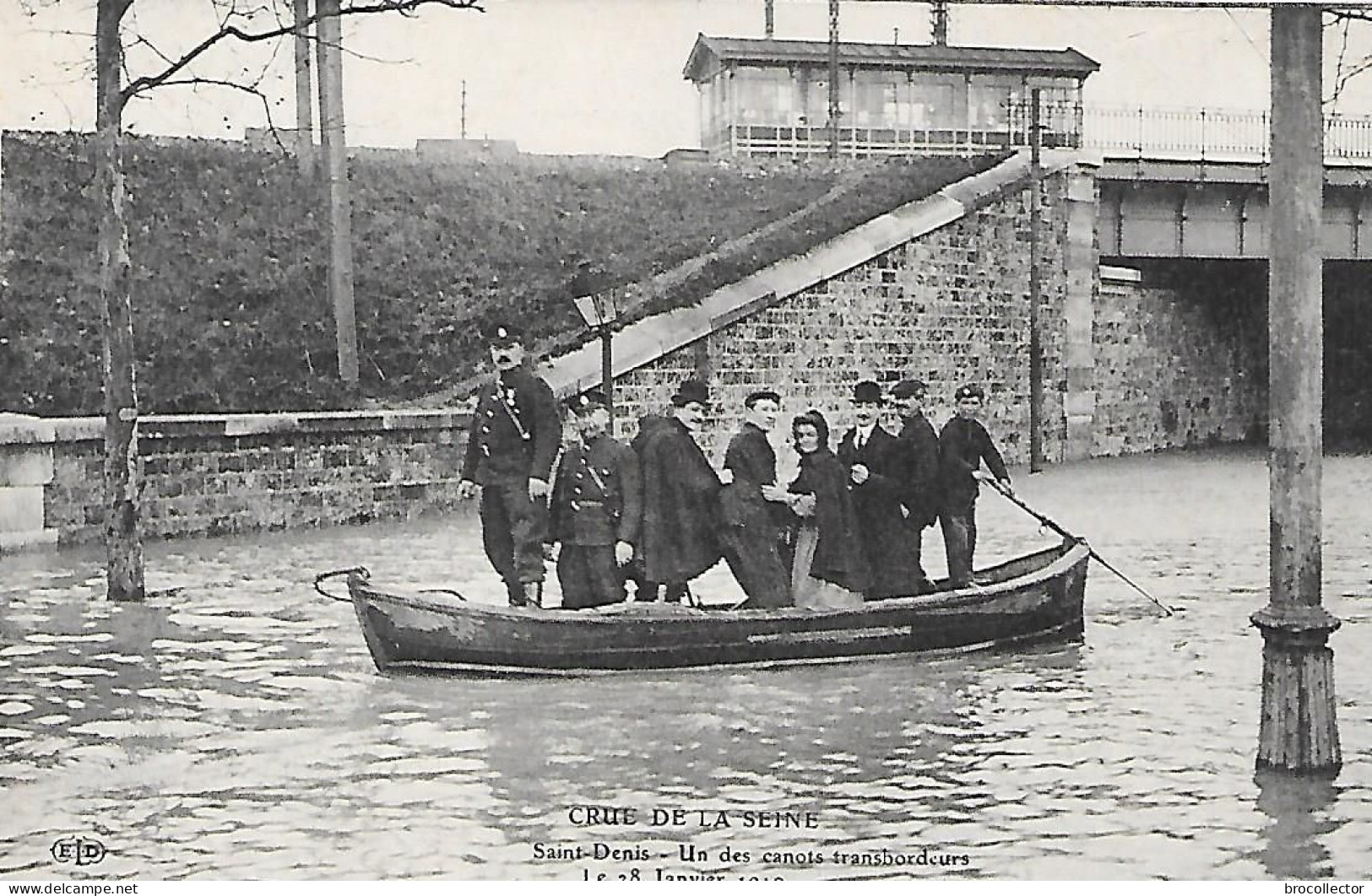 SAINT DENIS ( 93 ) -  Crue De La Seine  -Un Des Canots Transbordeurs - Overstromingen