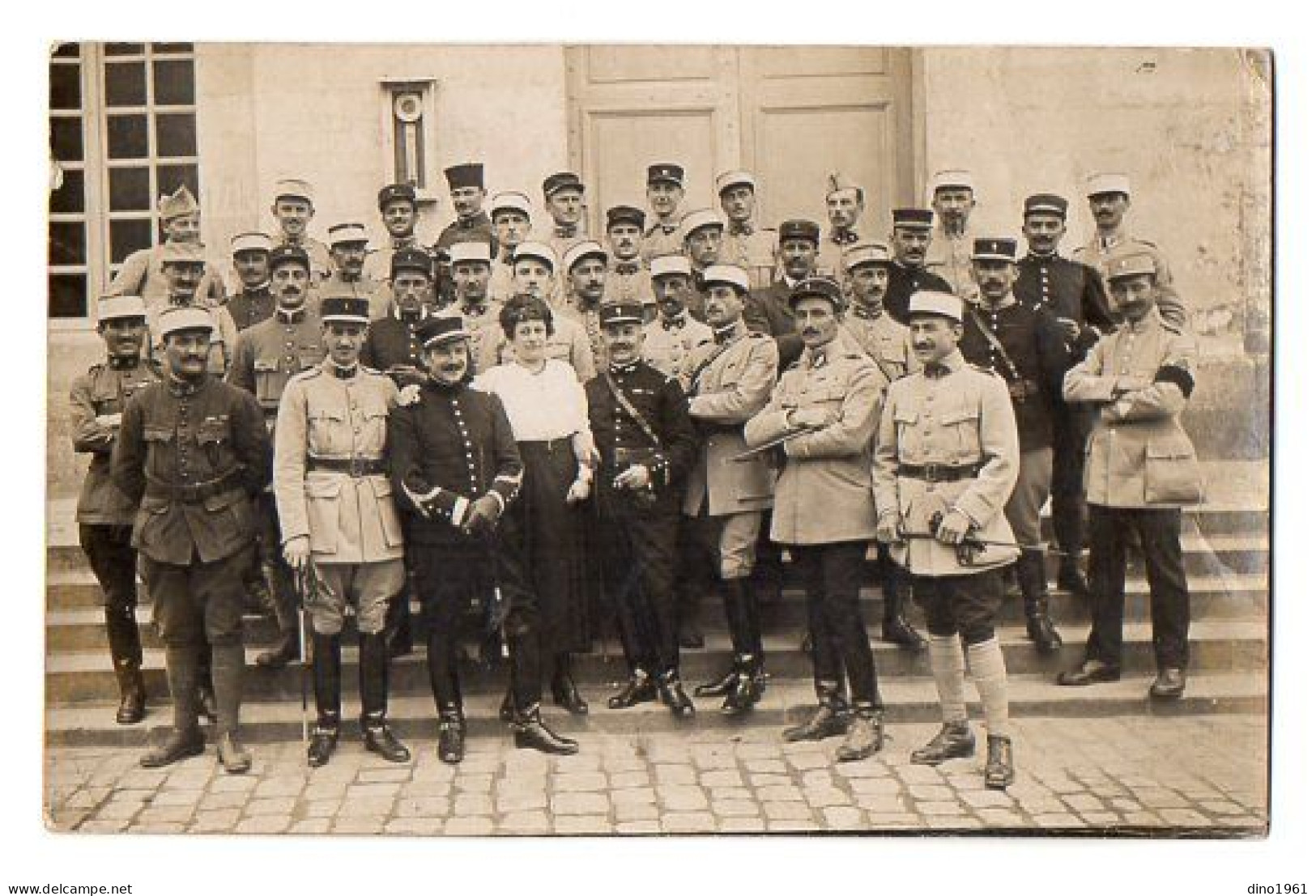 CPA 3421 - MILITARIA - Carte Photo Militaire - Un Groupe De Divers Officiers & Ume Femme Pour VATAN ( Indre ) - Personen