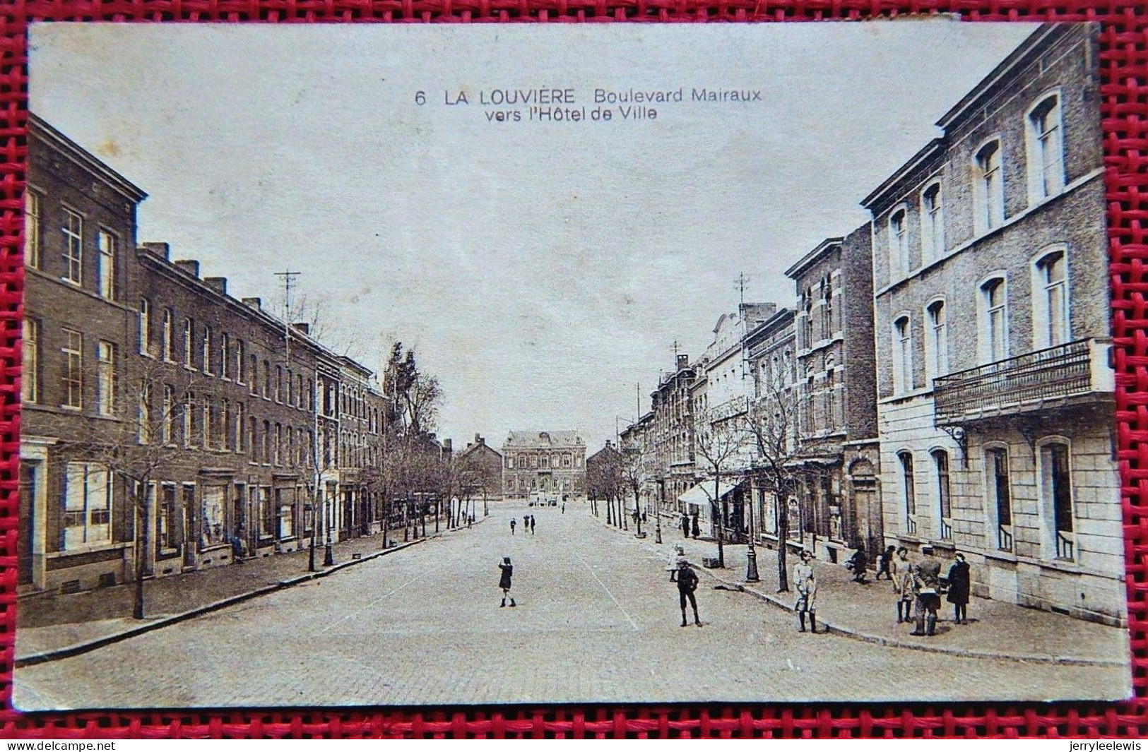 LA LOUVIERE  -  Boulevard Mairaux Vers L'Hôtel De Ville - La Louvière