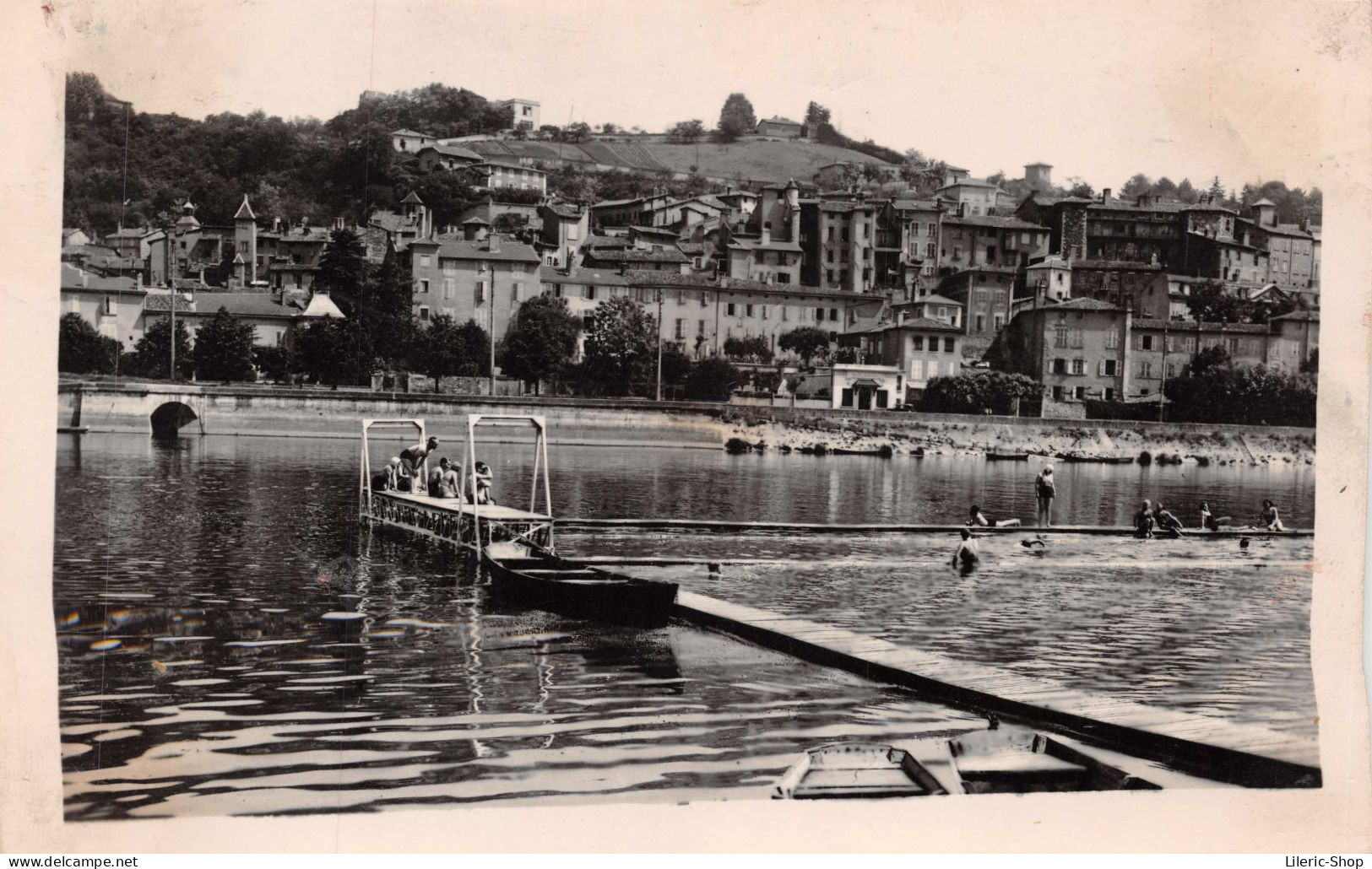 TREVOUX (Ain) - Le Stade Nautique Et La Ville. - Cpsm  PF 1948 - Trévoux