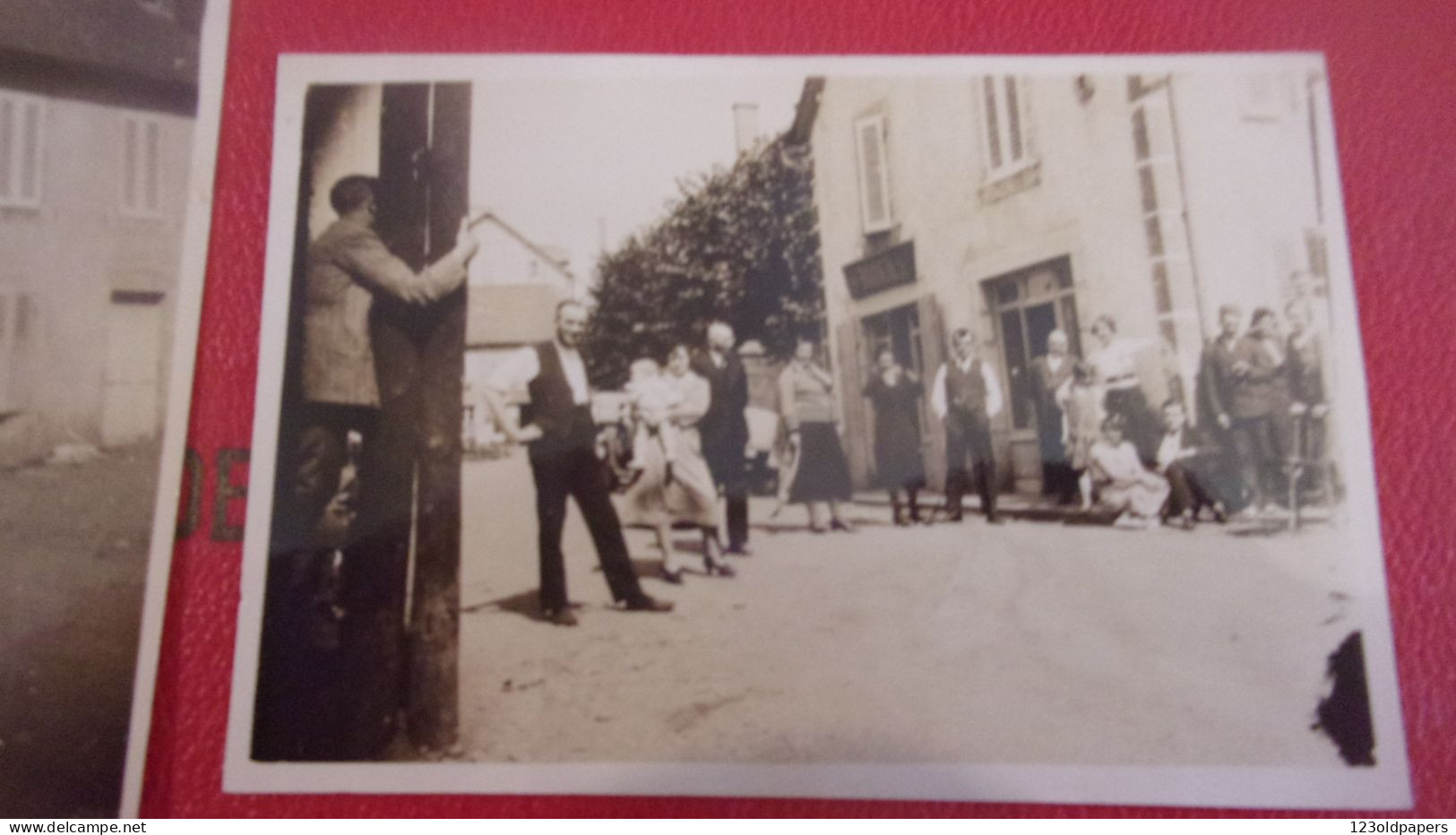 15 CANTAL CHEYLADE DEUX PHOTOS AMATEUR 1932 MAISON DOLY  ET BOUCHERIE - Autres & Non Classés