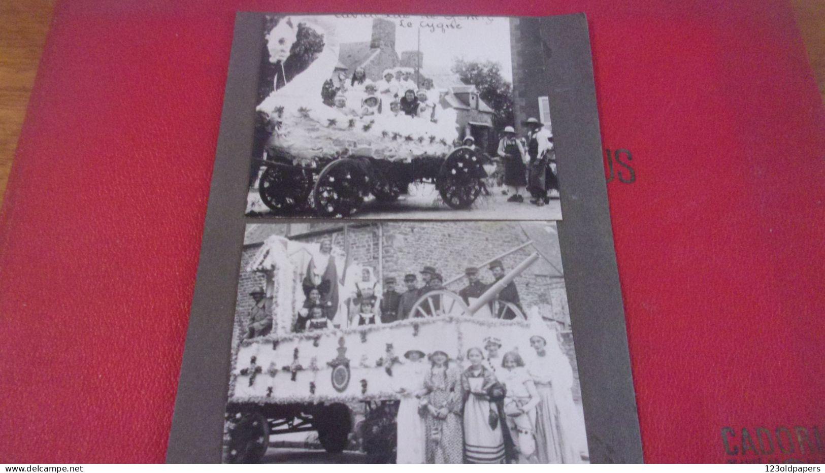 Photo  Snapshot -  DE GENETS MANCHE 2 PHOTOS DE LA CAVALCADE CHARS CYGNE  MILITAIRE CANON - Andere & Zonder Classificatie