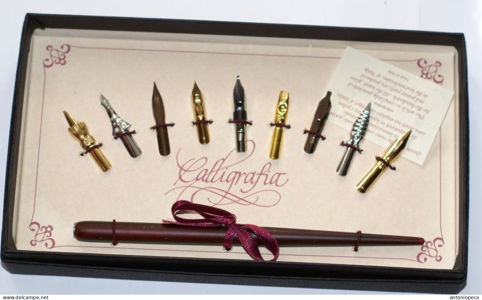 DUE COLLEZIONI DI PENNINI ARTISTICI CERTIFICATO, "LA CALLIGRAFIA" - Inkwells