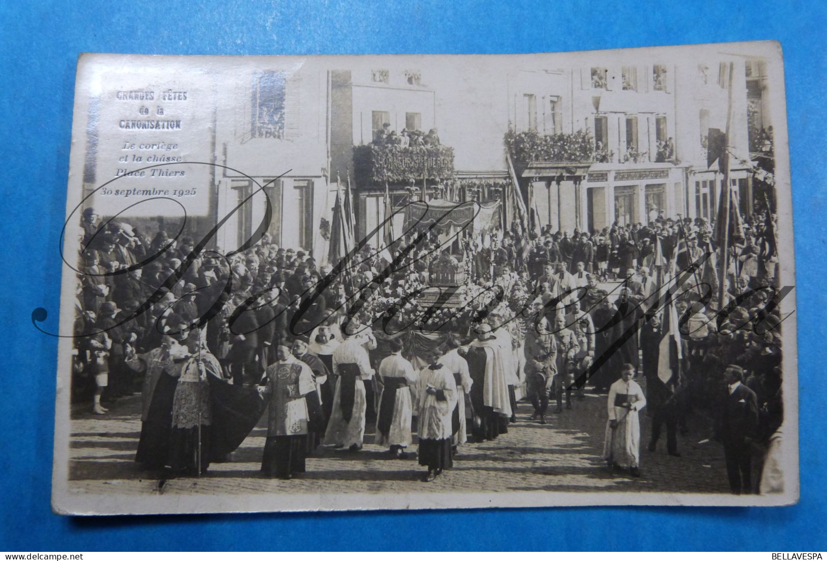 Lisieux Fêtes Canonisation "Je Ferai Tomber "Cortege Et La Châsse Place Thiers 30 Septembre 1925 Carte Photo A.Goupil - Lisieux