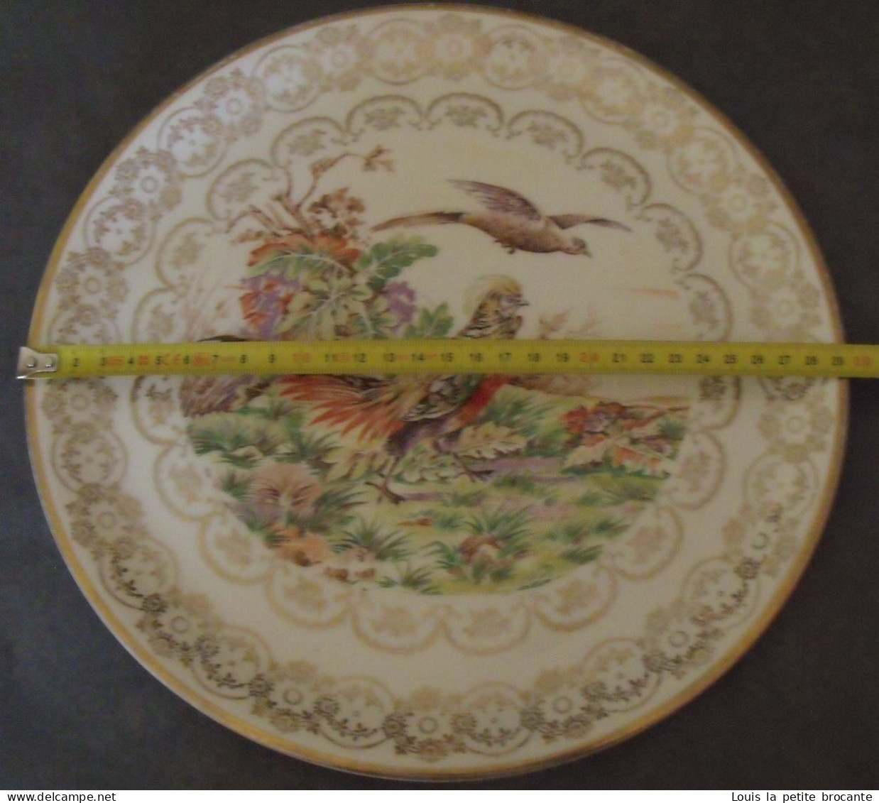 Plat à Tarte En Porcelaine Opaque, Avec Dorures, Motif Gibiers. - Altri & Non Classificati