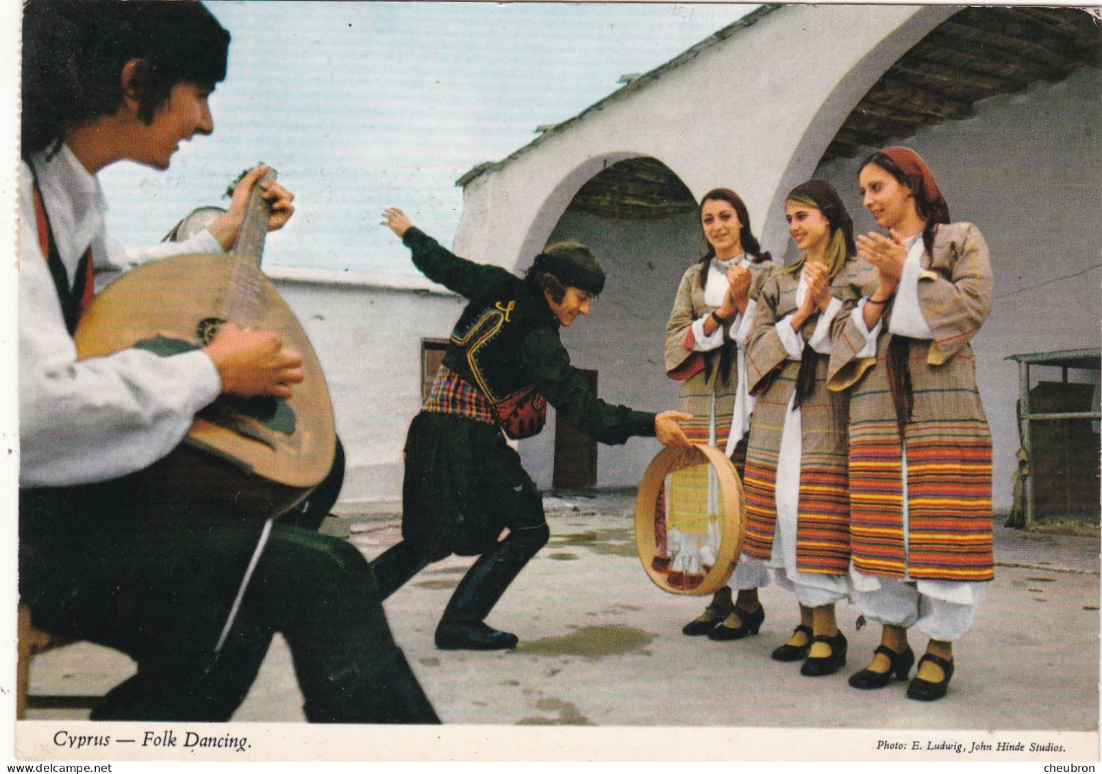 CHYPRE. CYPRUS . FOLK DANCING. . ANNÉE 1992 + TEXTE + TIMBRES - Chypre