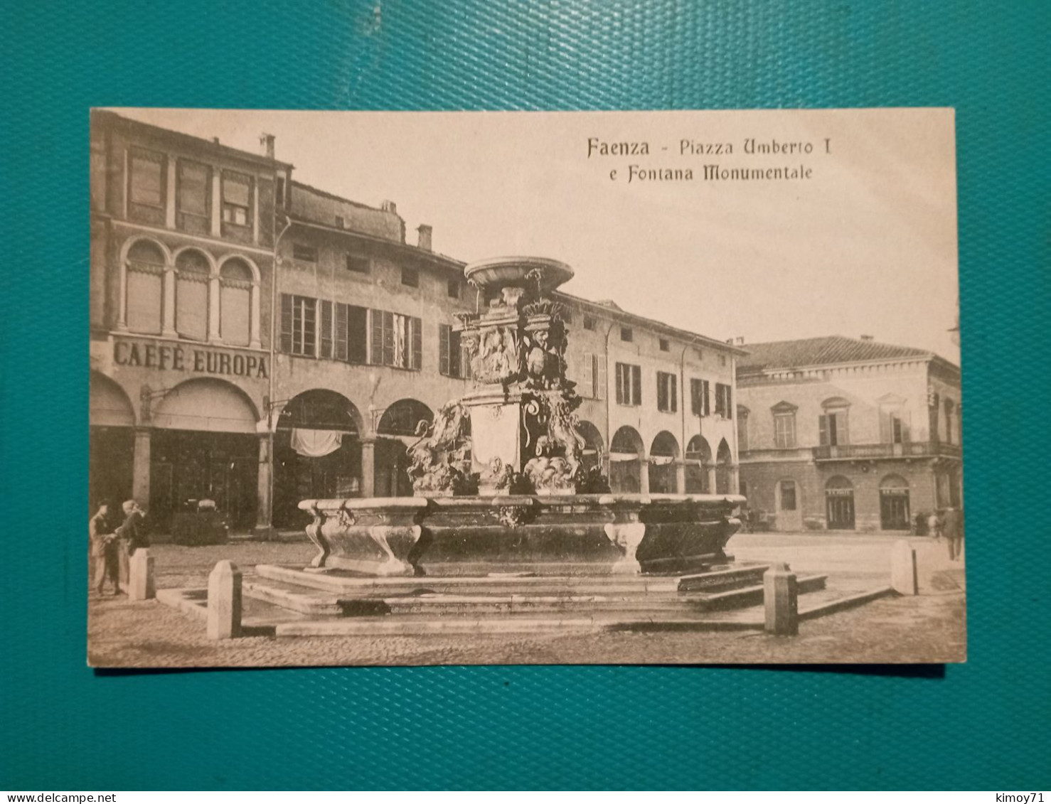 Cartolina Faenza - Piazza Umberto I E Fontana Monumentale. Non Viaggiata - Faenza