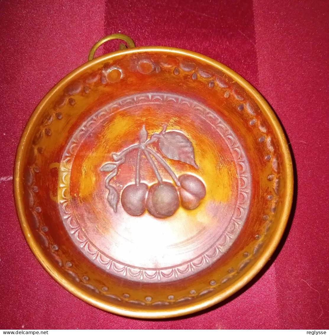 ANCIEN MOULE A TARTELLETTE En CUIVRE MOTIF CERISE - Coppers