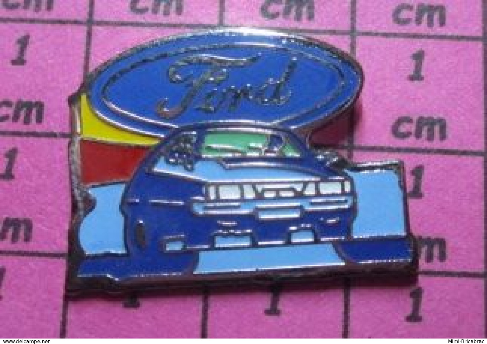 211B Pin's Pins / Beau Et Rare / AUTOMOBILES / VOITURE FORD BLEUE - Ford