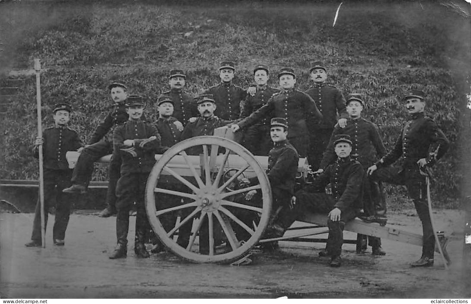 Cholet         49        Attribué à.     Militaria.   Artillerie  Carte Photo       (Voir Scan) - Cholet