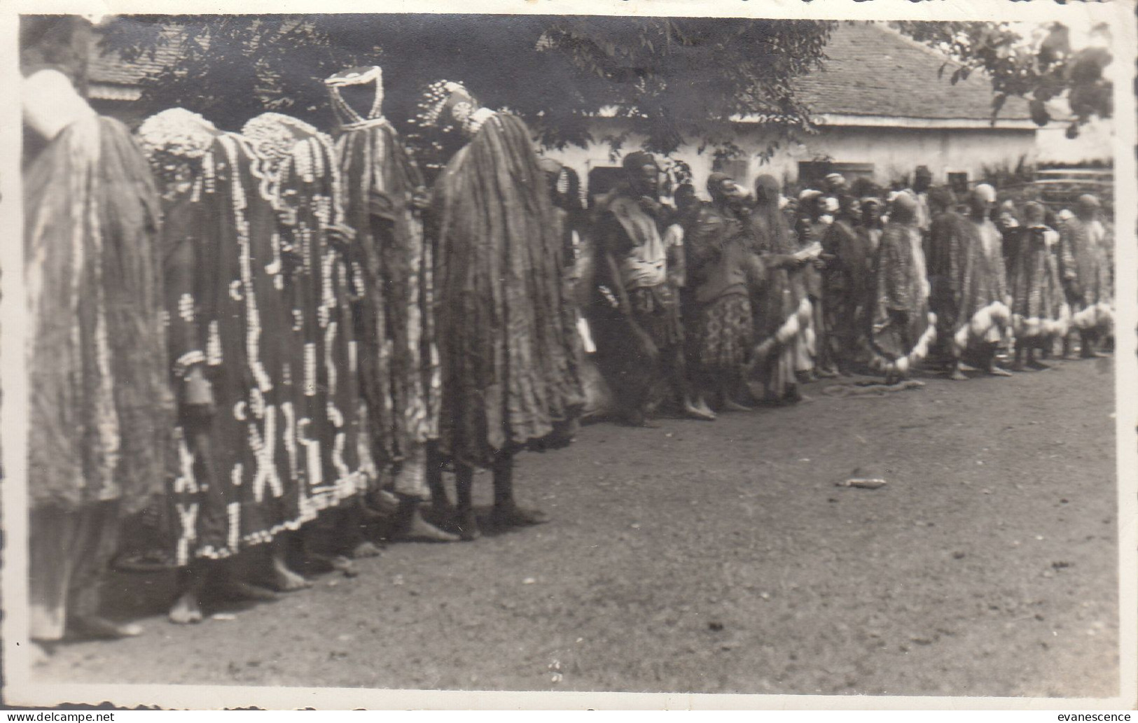 Bujumbura : Photo , Natifs En Tenue  (12.5x9 Cm)   /// Ref.  Aout 23 // N° 27.069 - Burundi