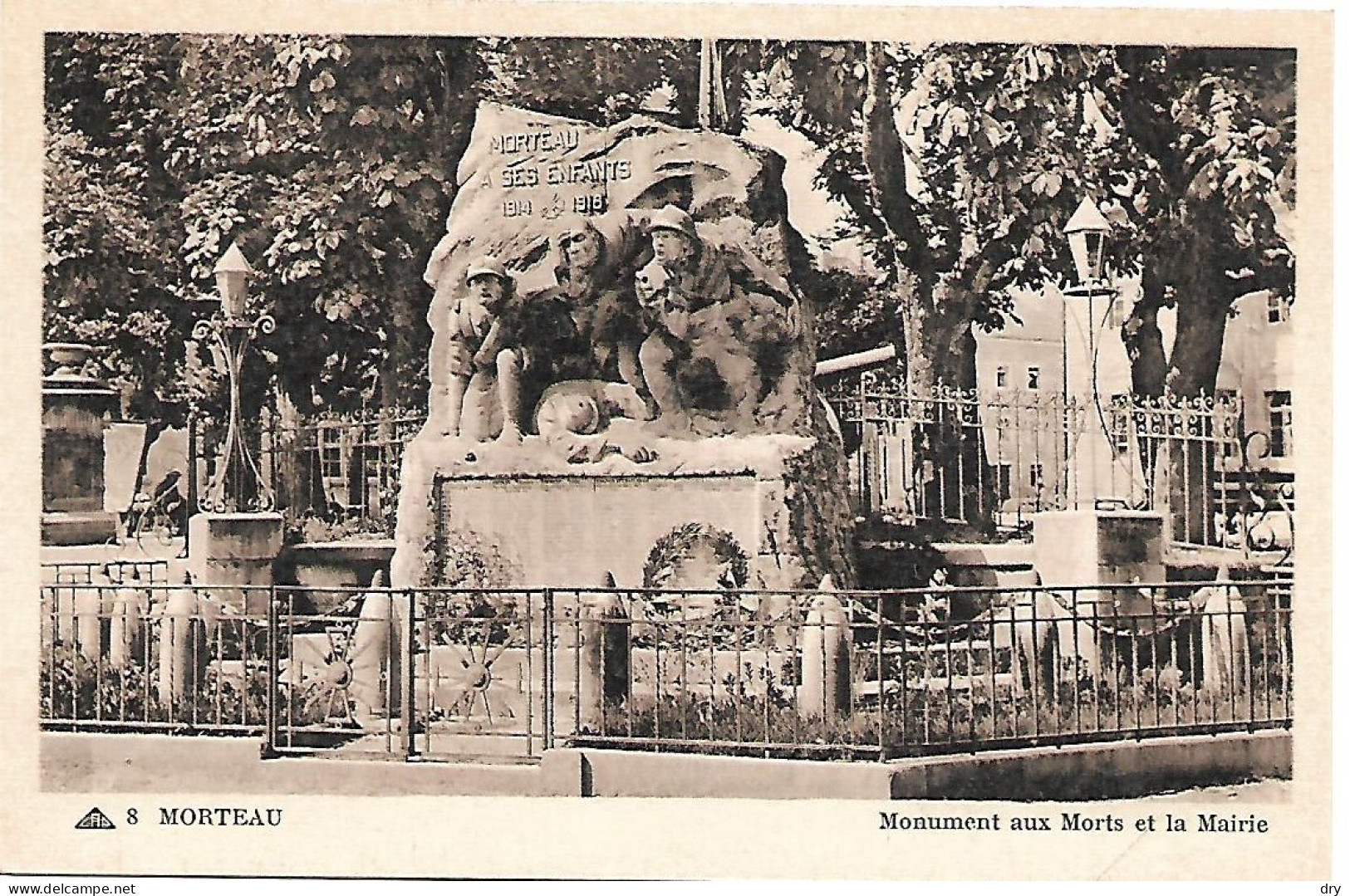 Morteau (25). Le Monument Aux Morts à Son Ancienne Place. Cpa Neuve. CAP 8. Envoi Gratuit. - Monuments Aux Morts