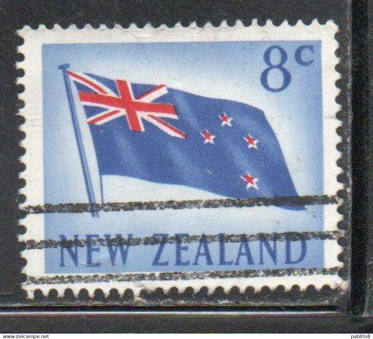 NEW ZEALAND NUOVA ZELANDA 1967 1970 FLAG 8c USED USATO OBLITERE' - Oblitérés