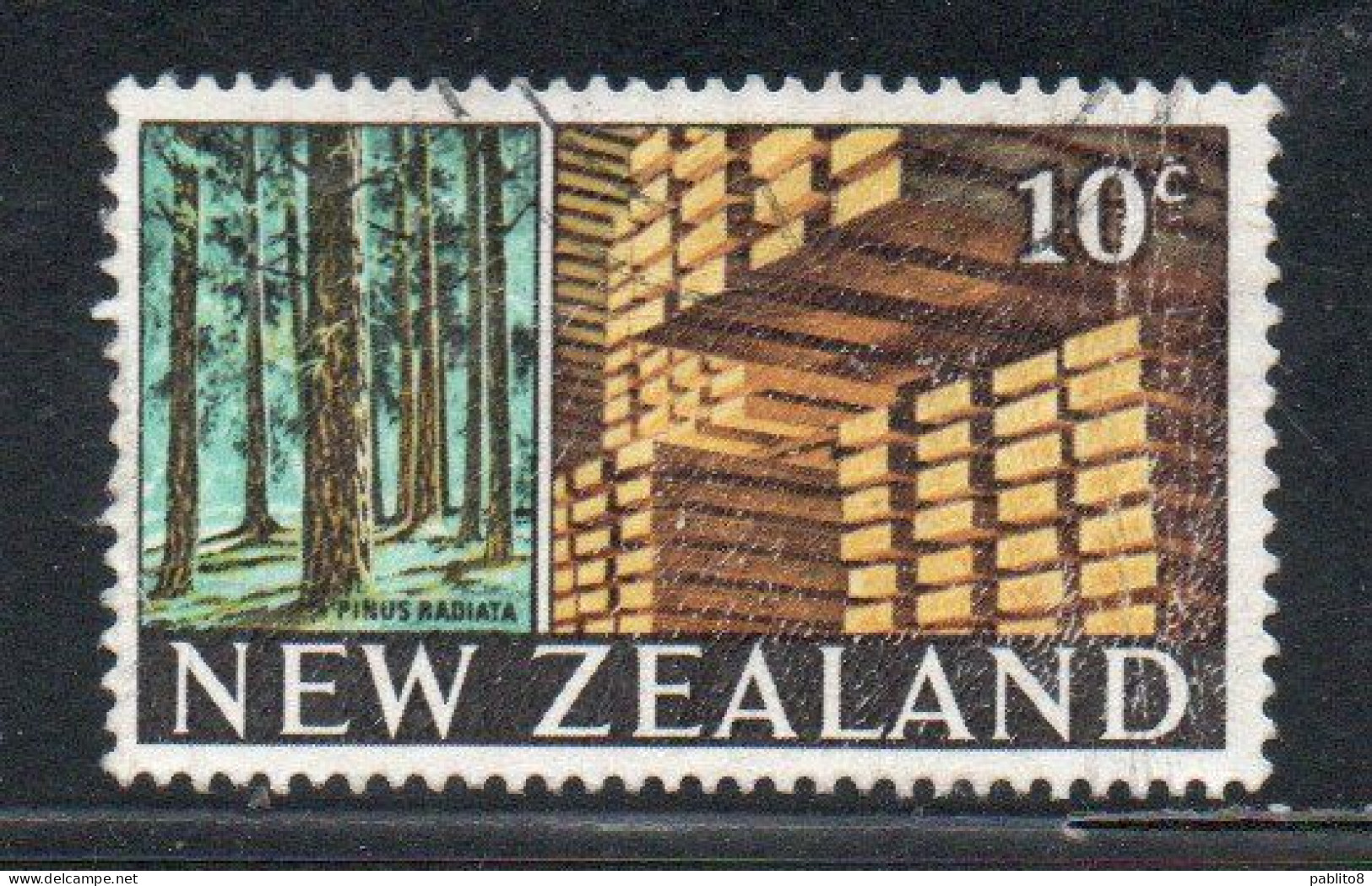 NEW ZEALAND NUOVA ZELANDA 1968 1969 RADATA PINES AND STACKED LUMBER 10c USED USATO OBLITERE' - Oblitérés