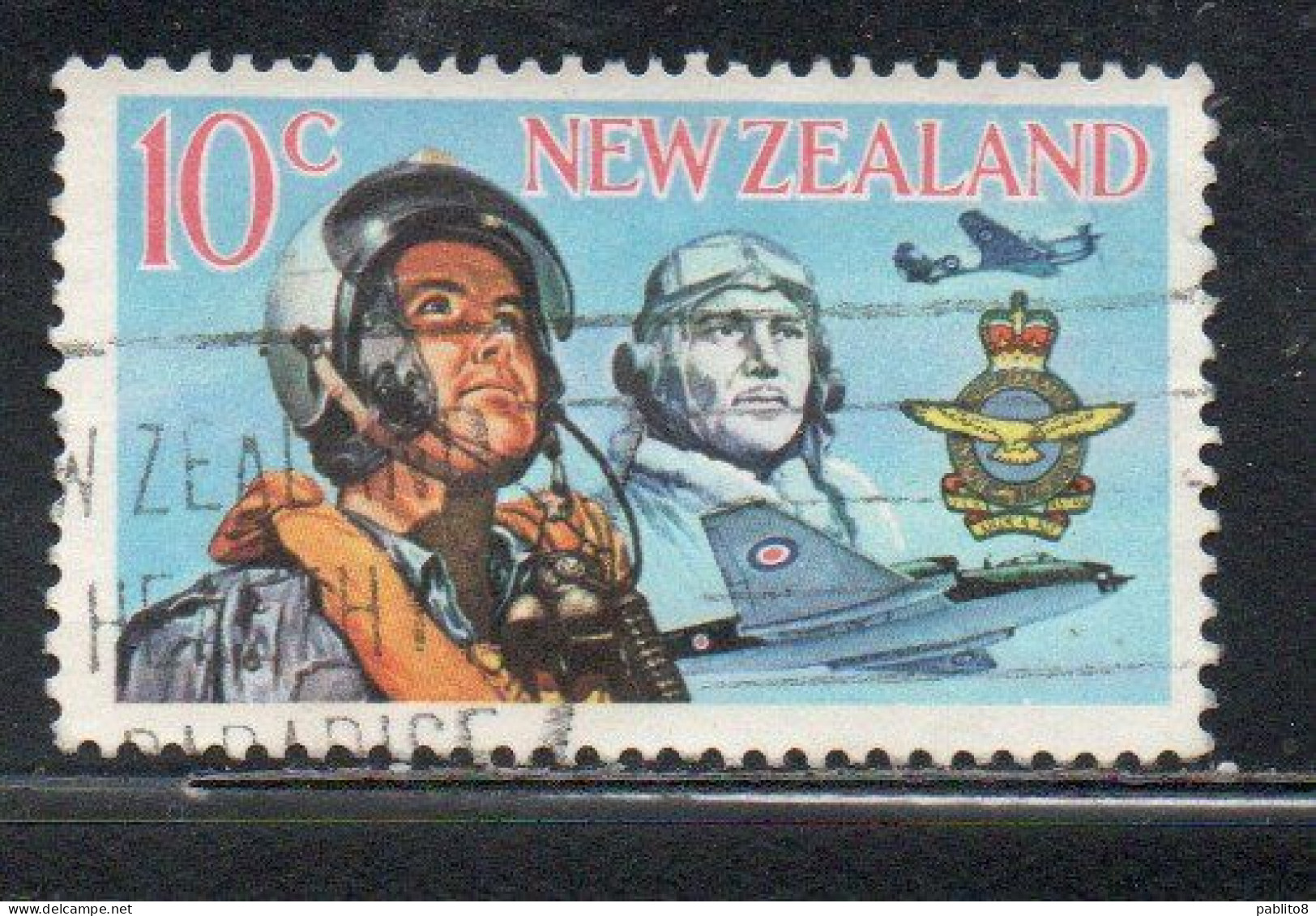 NEW ZEALAND NUOVA ZELANDA 1968 ARMED SERVICES AIRMEN OF TWO ERAS INSIGNE AND PLANE 10p USED USATO OBLITERE' - Usati